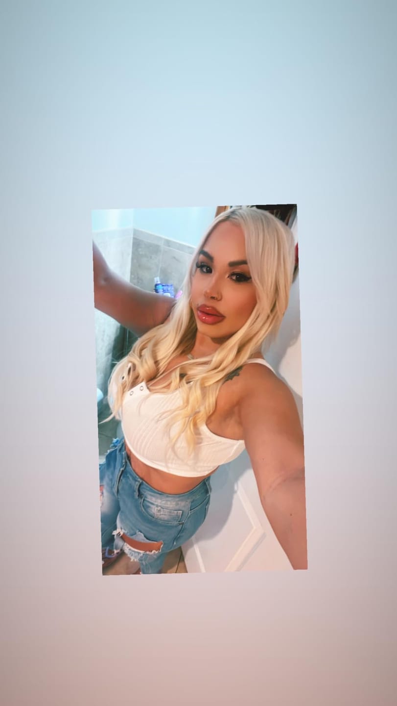 Customer photo review of Moresoo White Blonde Virgin Bundles Weft Sew In Human Hair Wefts (#1000)