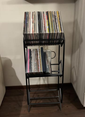 Customer photo review of Porta Vinilo Tres Niveles | LUXE METAL BLACK