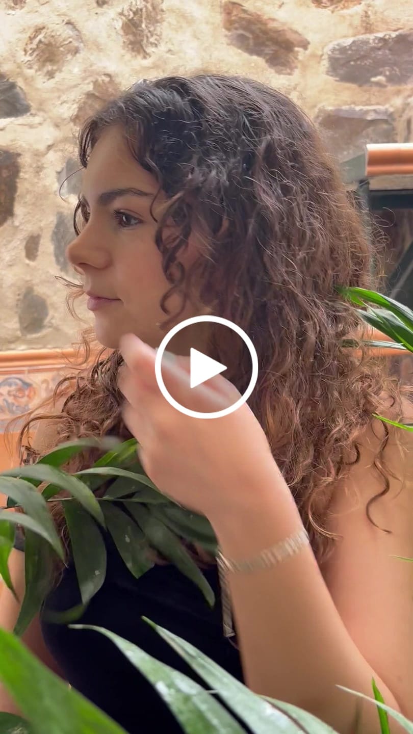 Customer video review of Pendientes Aros Enlazados