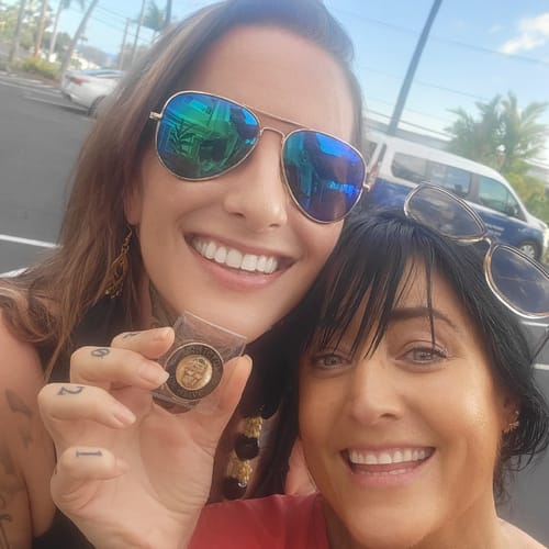 Customer photo review of Grateful I'm Alive AA/NA 3D Sculpted Affirmation Recovery Medallion - Black / Gold