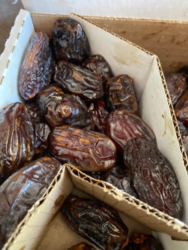 Customer photo review of Organic Premium Medjool Dates Box