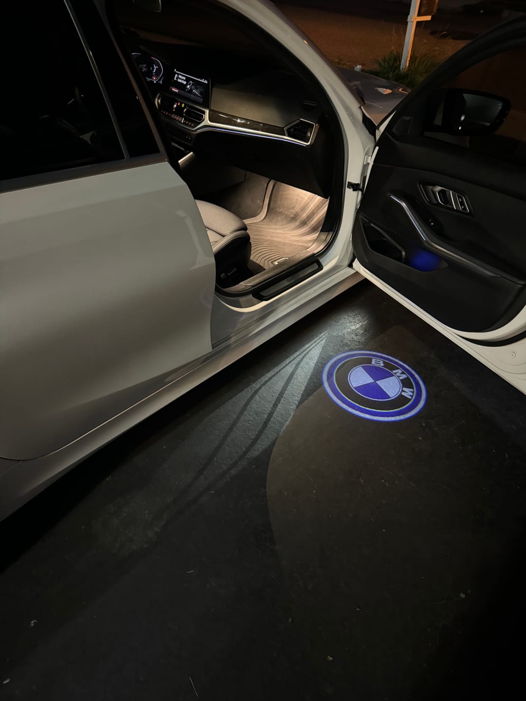 Customer photo review of EuroLuxe BMW LED Car Door Welcome Logo Shadow Lights | G Chassis