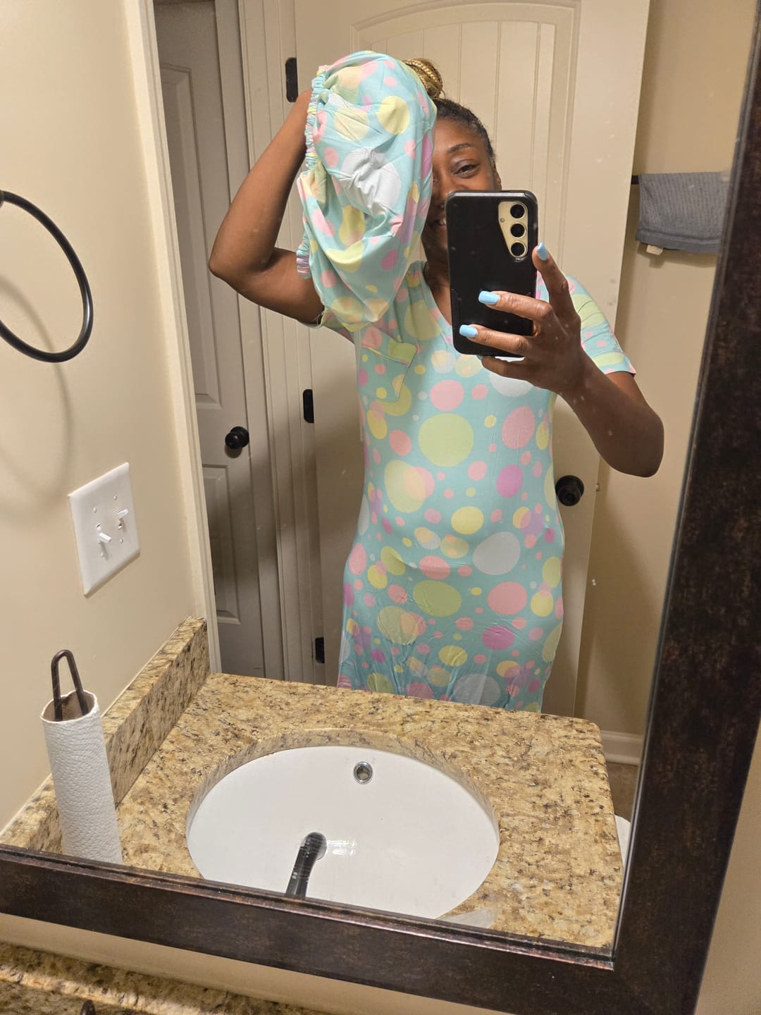 Customer photo review of Women's Bamboo Moisture Wicking, Bubbles Short Sleeve Nightgown Set, With A Matching Satin-Lined Bonnet
