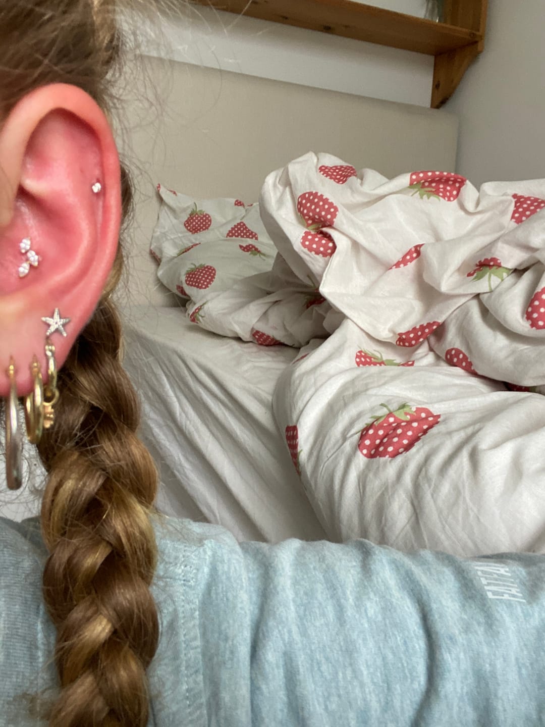 Customer photo review of Solitaire Crystal Cartilage Stud - Threadless