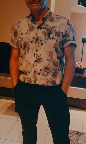 Customer photo review of Chemise de plage hawaïenne à manches courtes et imprimé floral pour hommes