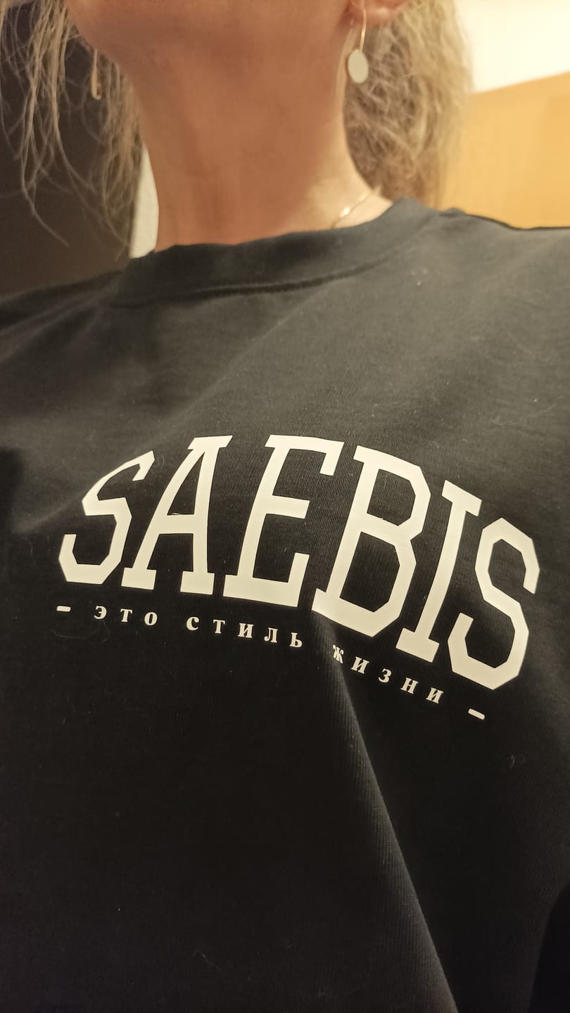 Customer photo review of Lifestyle Damen Extra Oversized Premium T-Shirt schwarz by SAEBIS®