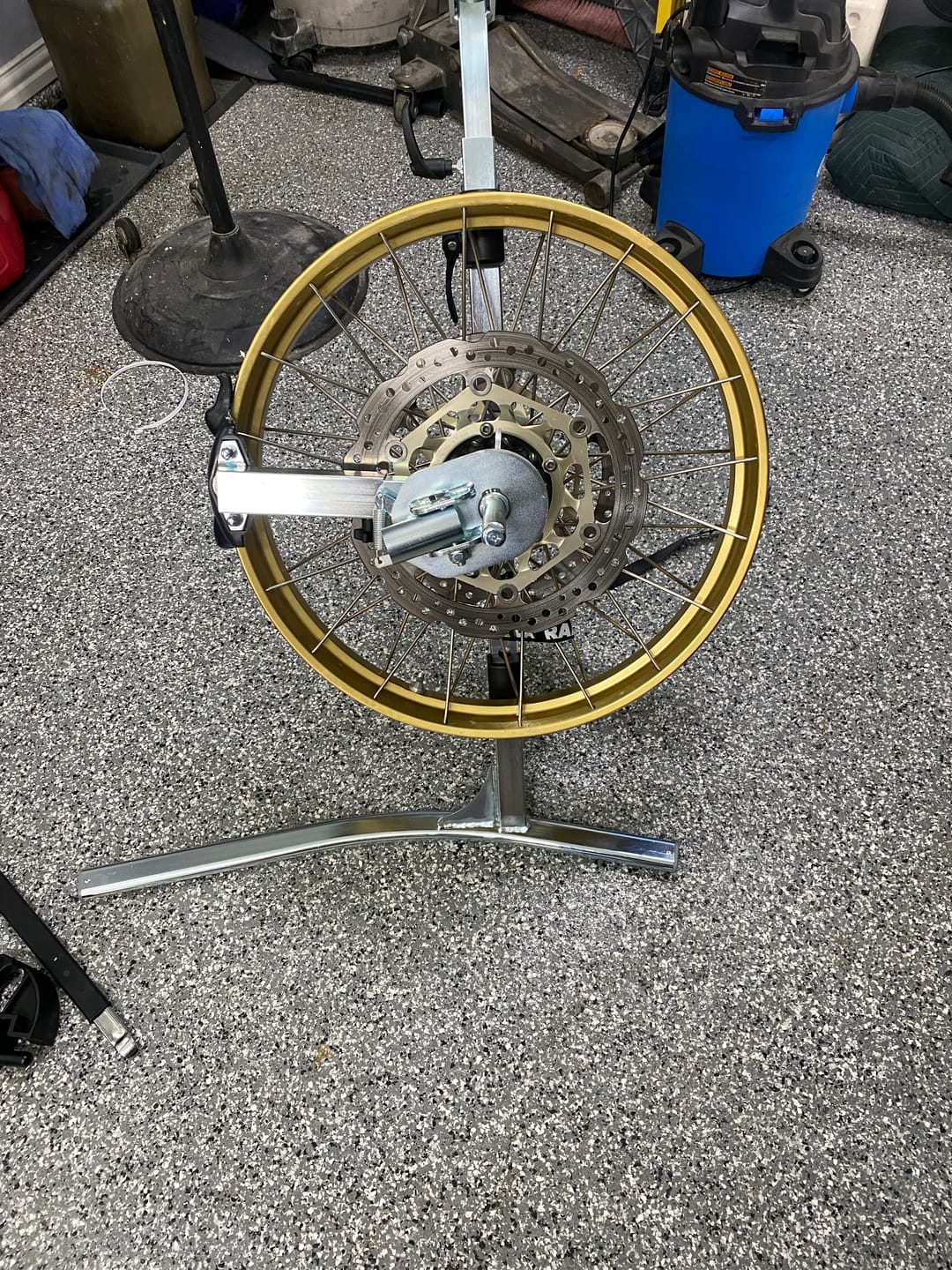 Customer photo review of Replacement Duck Head for Cross-Spoked Wheels for Rabaconda Street