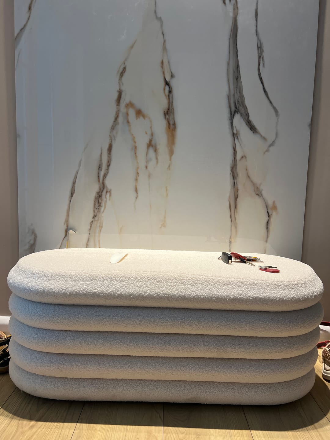 Customer photo review of Bancheta BLISS, stofa buclata crem, 105x42x42 cm