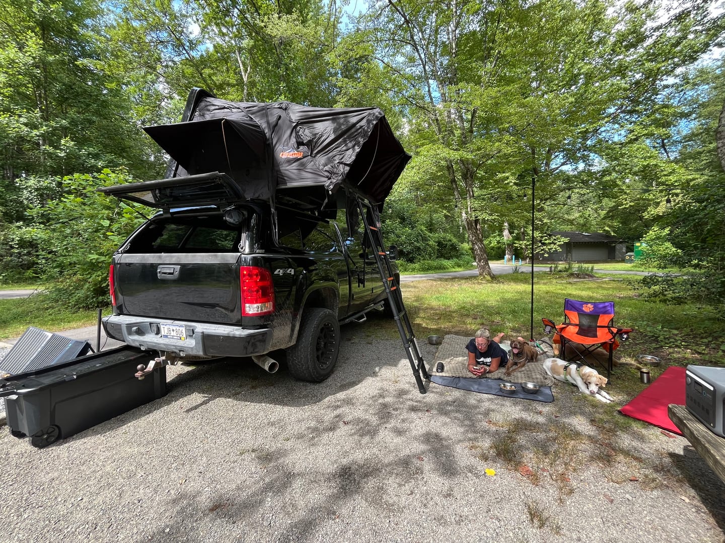 Customer photo review of Adventurer R -ABS Fold Out Roof Top Tent