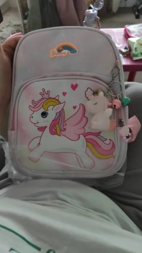 Customer photo review of Mochila Criança Unicórnio