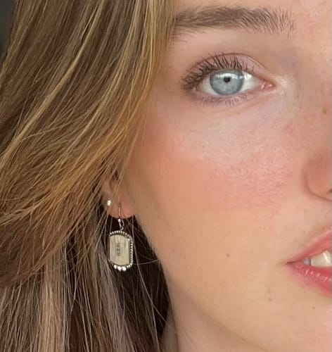 Customer photo review of Perlmutt Vibes Victoria Ohrringe 18K Vergoldet