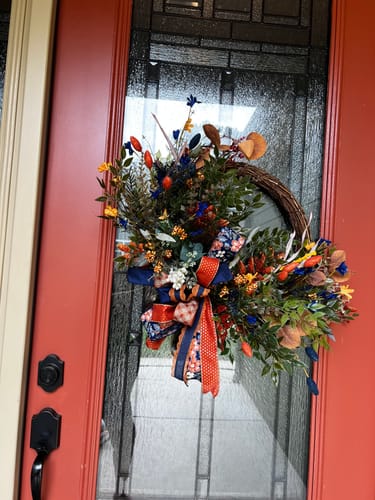 Customer photo review of 14" Round Grapevine Wreath - DECOE-034