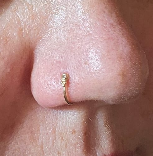 Customer photo review of נזם זהב חישוק סקרלט יהלום זהב 14 קראט