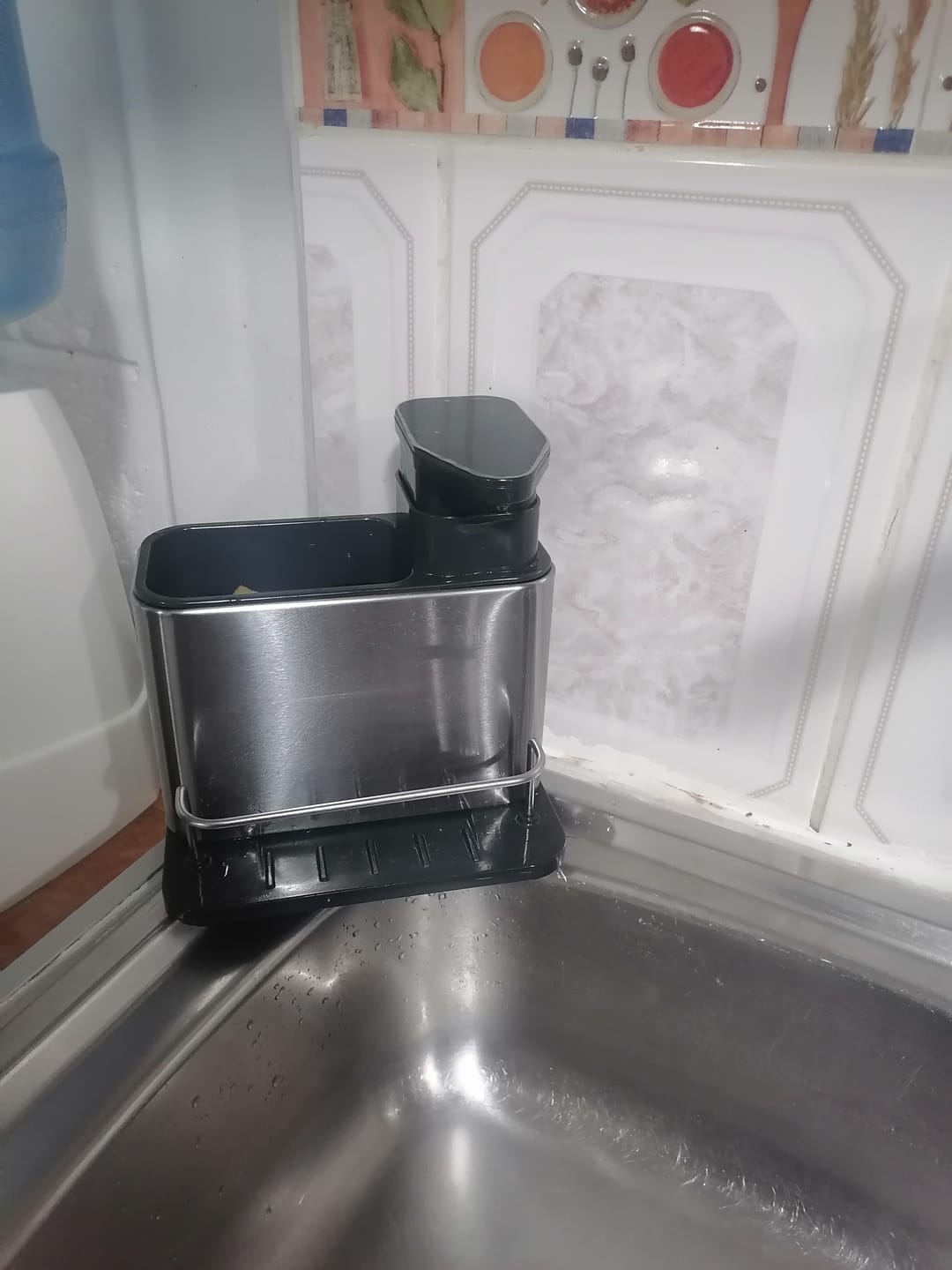Customer photo review of Dispensador De Lavalozas Jabón Y Porta Esponja Organizador 3 en 1