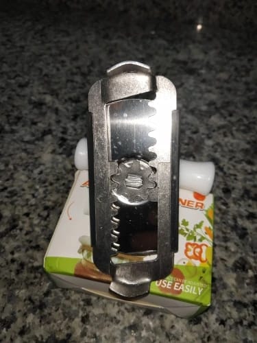 Customer photo review of Vixinx LidWizzard™ - Become an instant jar hero!