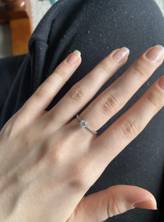 Customer photo review of Anel Solitário Cravejado em Prata 925