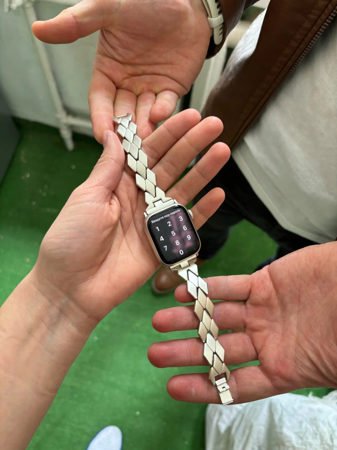 Customer photo review of Apple Watch Stainless Steel Band - Sleek Luxury Strap