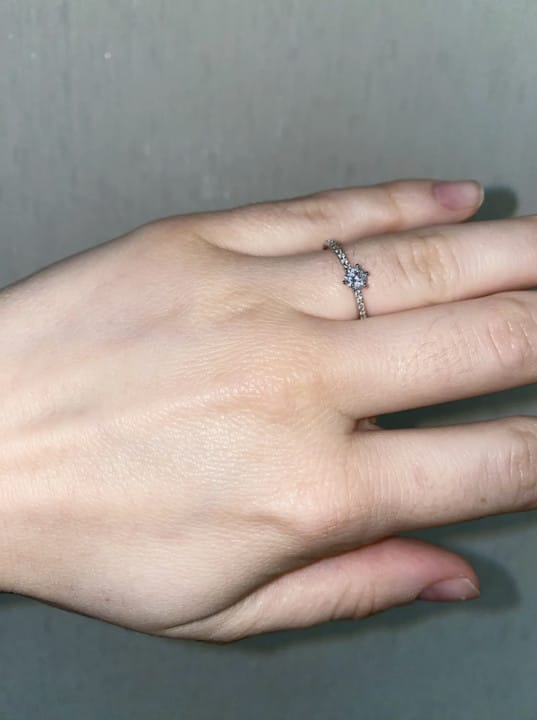 Customer photo review of Anel Solitário Cravejado em Prata 925