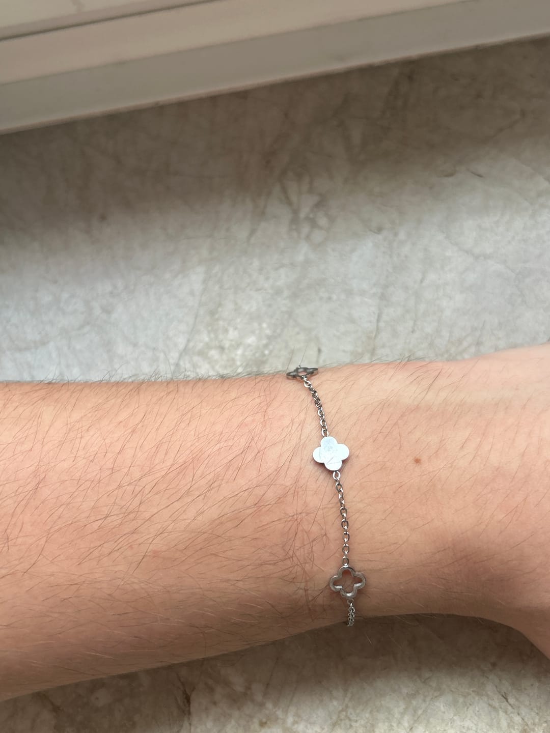 Customer photo review of Clover Armband | 18K vergoldet