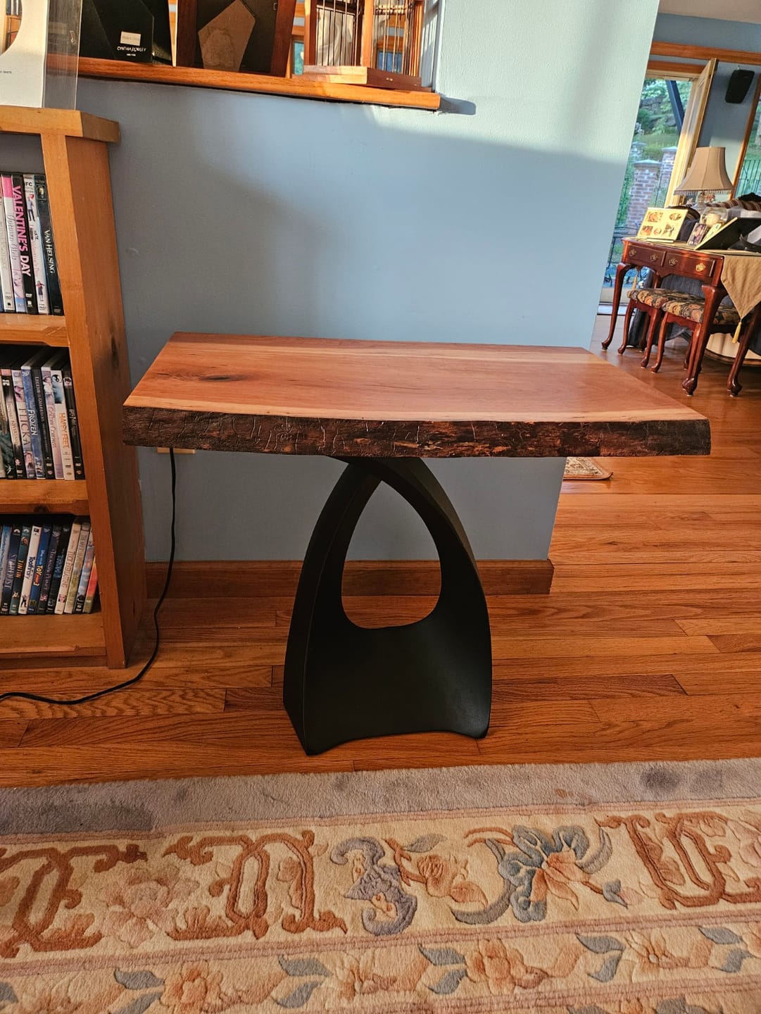 Customer photo review of End Table Legs 220 Tulipe 20H for Modern Round Tabletop