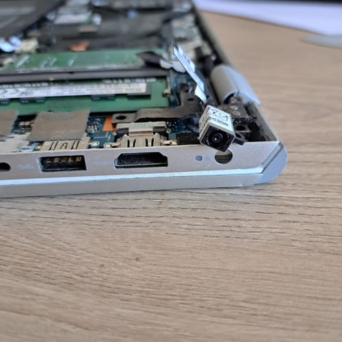 Avis photo d'un client sur DC Jack Connecteur Alimentation Pour Dell Inspiron 15 5502 P102F002