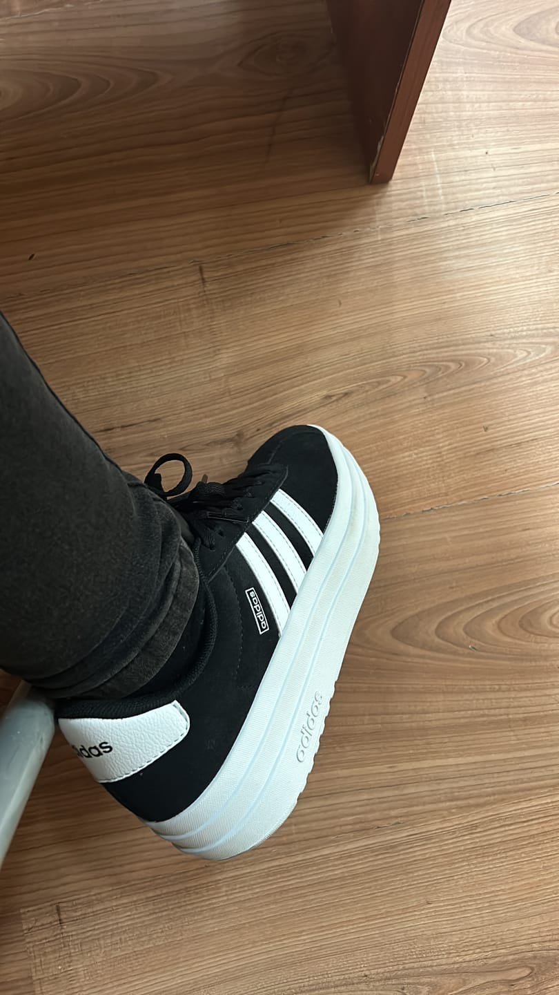 Customer photo review of Zapatilla Adidas Vl Court Bold Mujer Negro