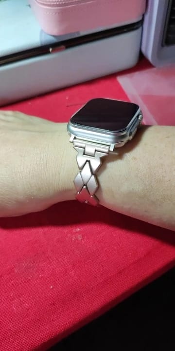 Customer photo review of Apple Watch Stainless Steel Band - Sleek Luxury Strap