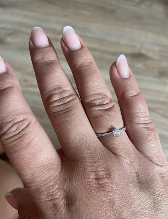 Customer photo review of Anel Solitário Cravejado em Prata 925