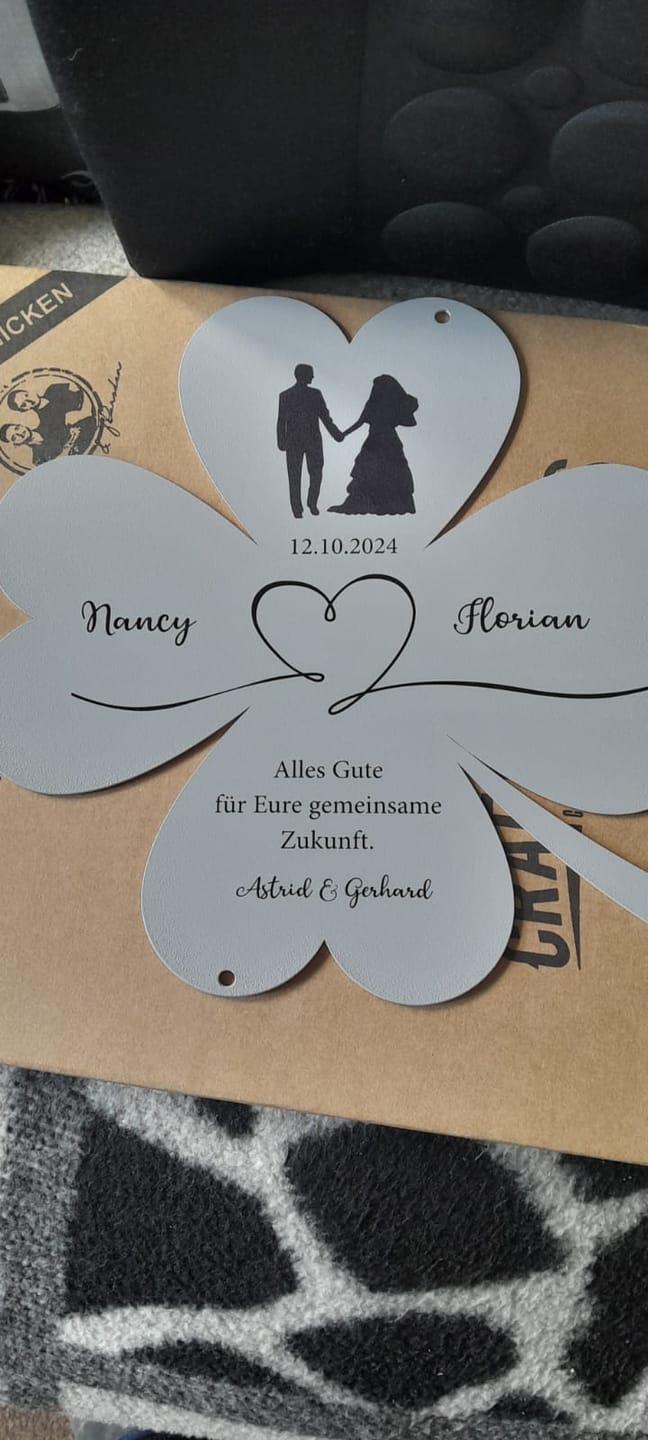 Customer photo review of Ausgefallenes Hochzeitsgeschenk: Glückskleeblatt IV zur Hochzeit - personalisierbar