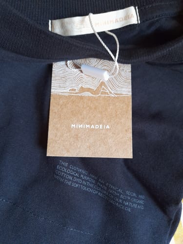 Larissa E. review of T-shirt Cropped Antúrio Preta image 1 out of 1