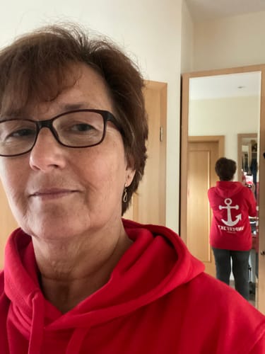 Sabine M. review of Best Bundle: Unisex Hoodie »Unperfekt mit Anker« inkl. 2x Geschenke image 1 out of 1