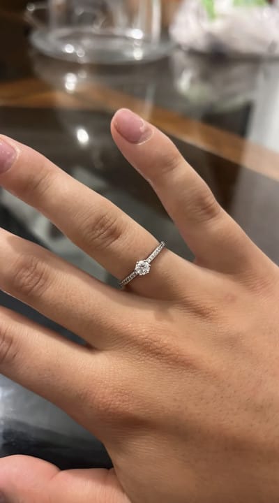Customer photo review of Anel Solitário Cravejado em Prata 925
