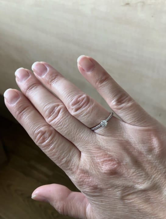 Customer photo review of Anel Solitário Cravejado em Prata 925