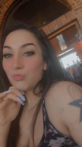 Customer photo review of Hidrocor Azul Prescription Colored Contact Lenses