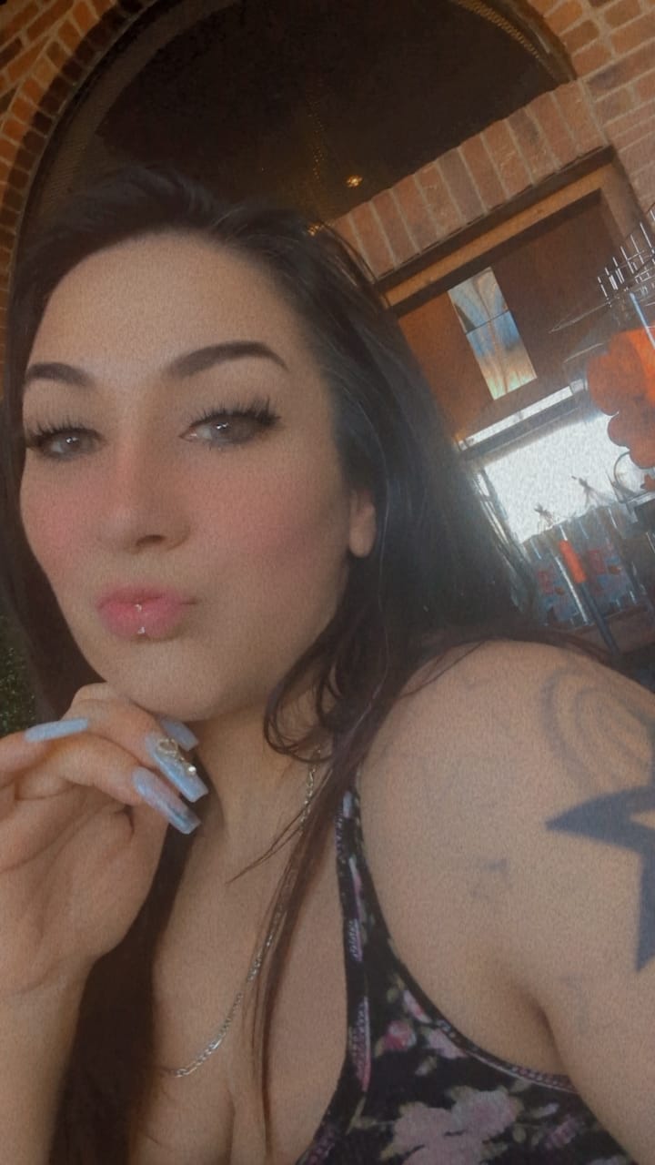 Customer photo review of Hidrocor Azul Prescription Colored Contact Lenses