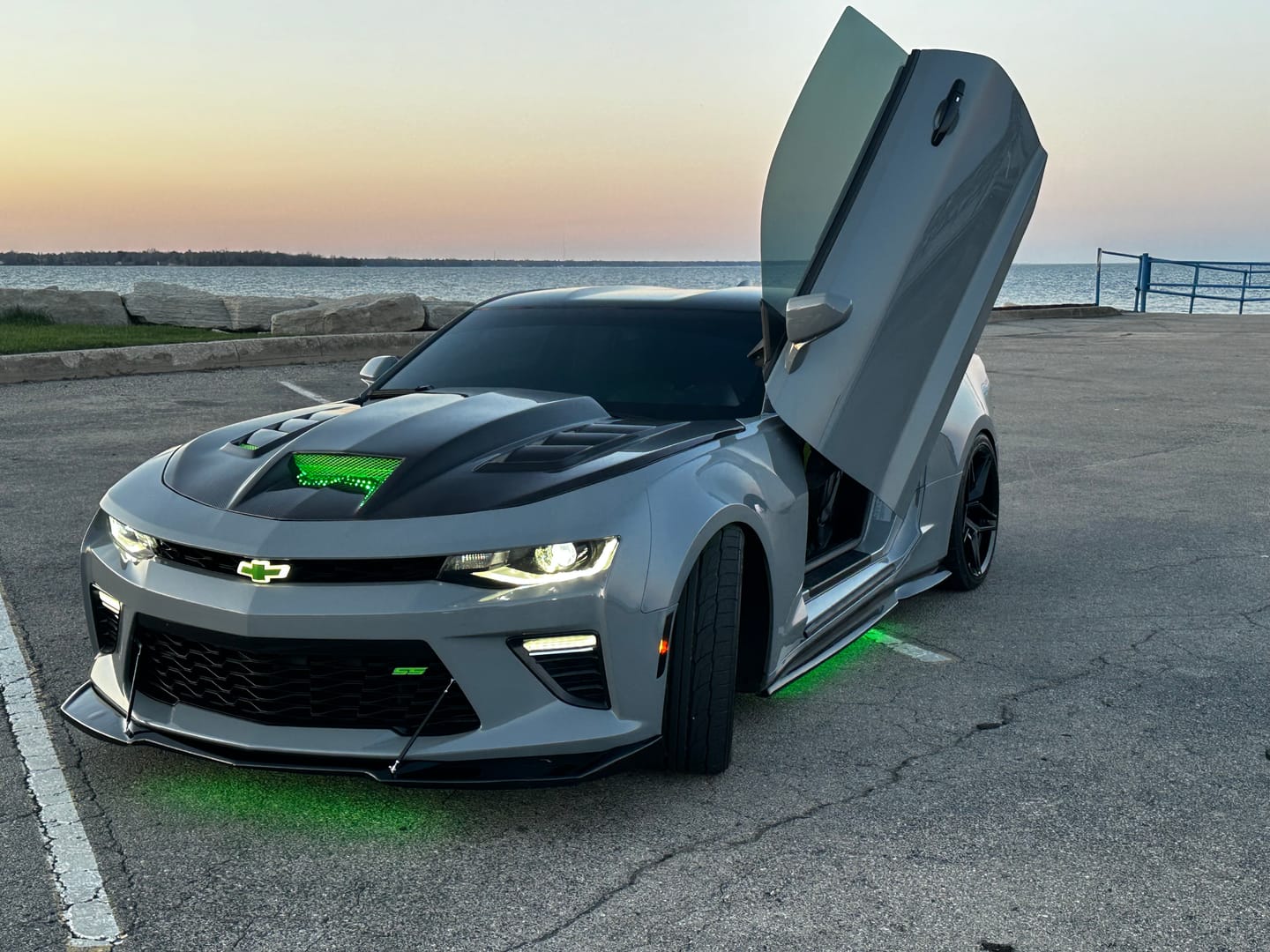 Customer photo review of Pre-Order 2016-2024 Chevy Camaro Terminator Full Carbon Fiber Hood