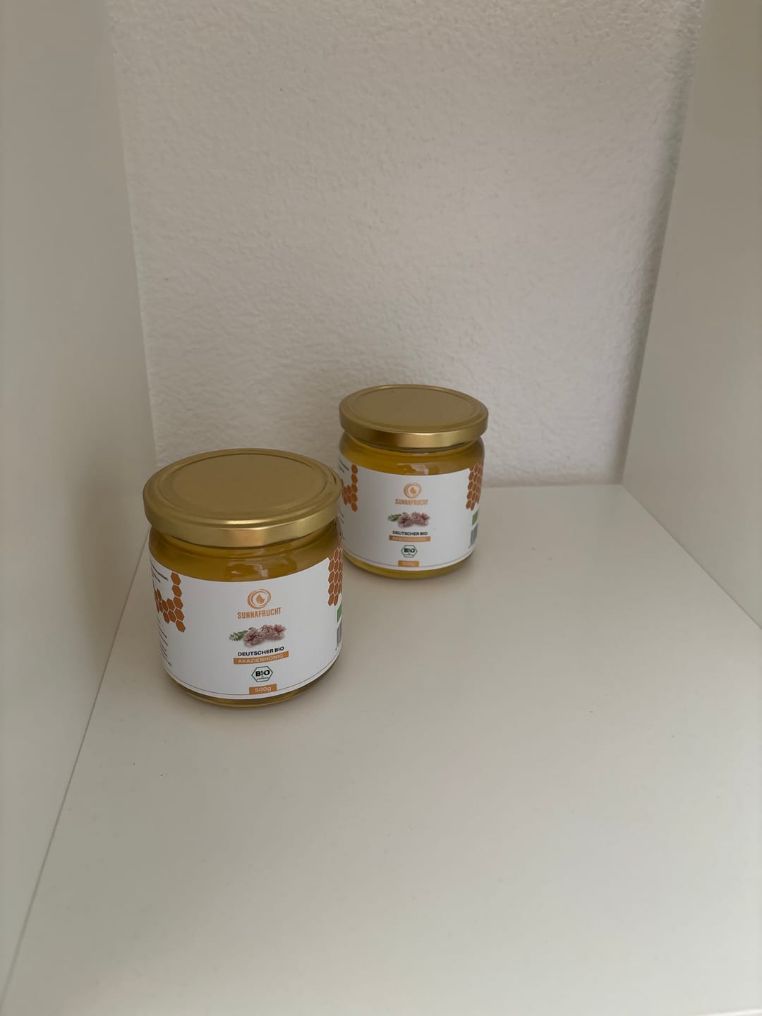 Customer photo review of Bio Akazienhonig von Sunnafrucht® | 500g | Roh & Natürlich | Mild-Süßer Geschmack | Roher Honig | Naturschutzgebiet in Bayern | Ideal für Tee & Müsli | Imkermeister-Qualität
