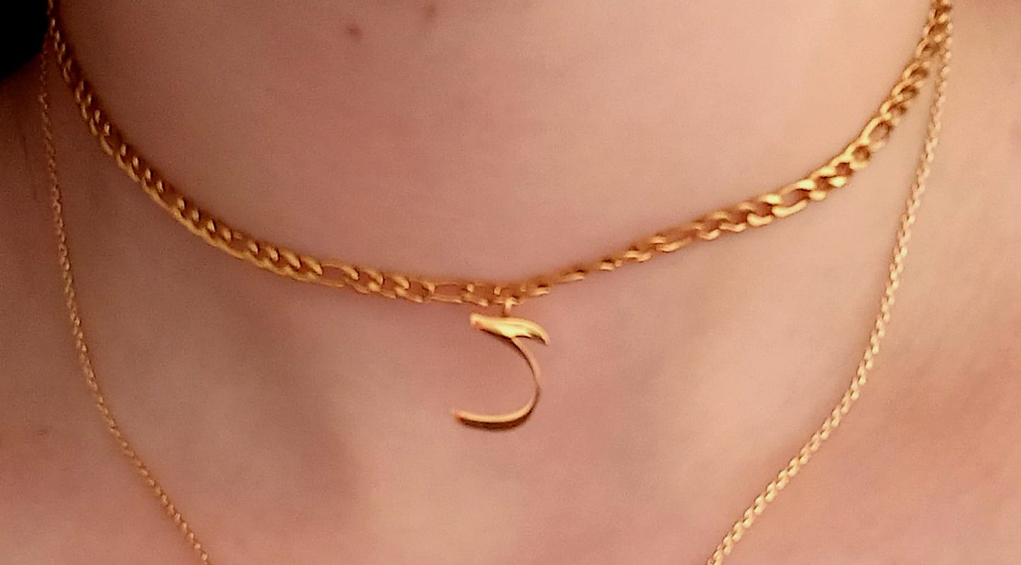 Customer photo review of Arabic Letter Halskette | 18K vergoldet