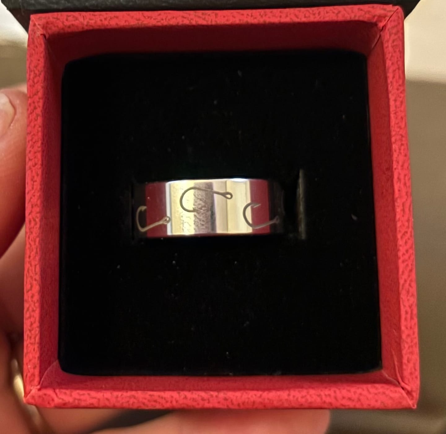 Customer photo review of Fish Hook Pattern Ring Tungsten