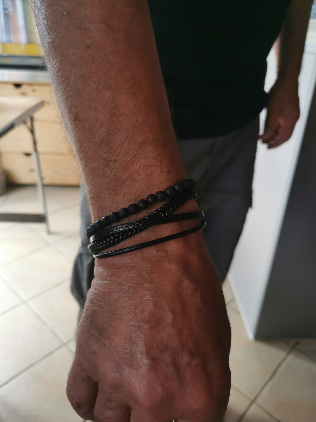 Customer photo review of Buddha Stones, natürliches Lavagestein, schwarzes Onyx-Perlen-Lederarmband