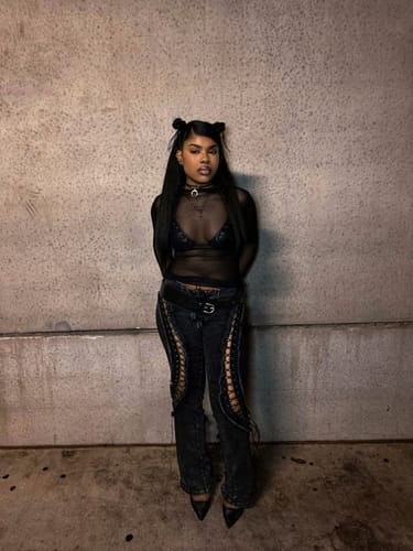 Customer photo review of LOW RISERS (BLACK DENIM)