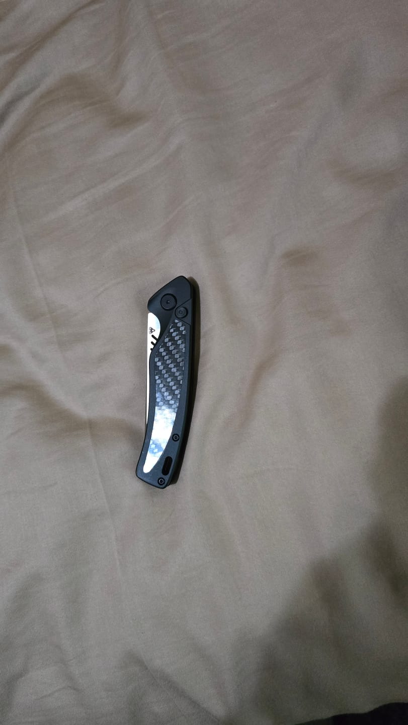 Customer photo review of VT Stealth Automatic Switchblade Knife