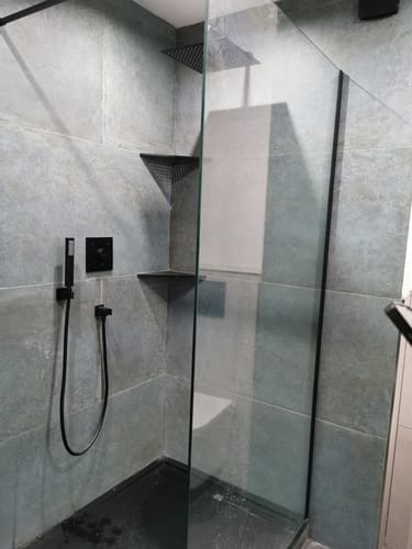 Customer photo review of SONNI Begehbare Dusche Duschabtrennung Duschwand 10mm Schwarz Duschabtrennung Duschkabine Nano ESG 80-140cm