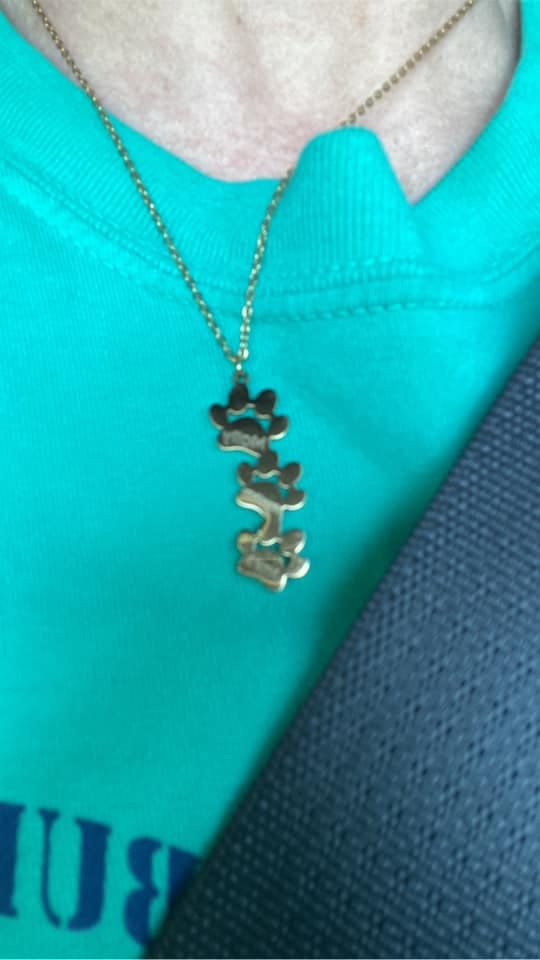 Customer photo review of Gepersonaliseerde poot naamketting