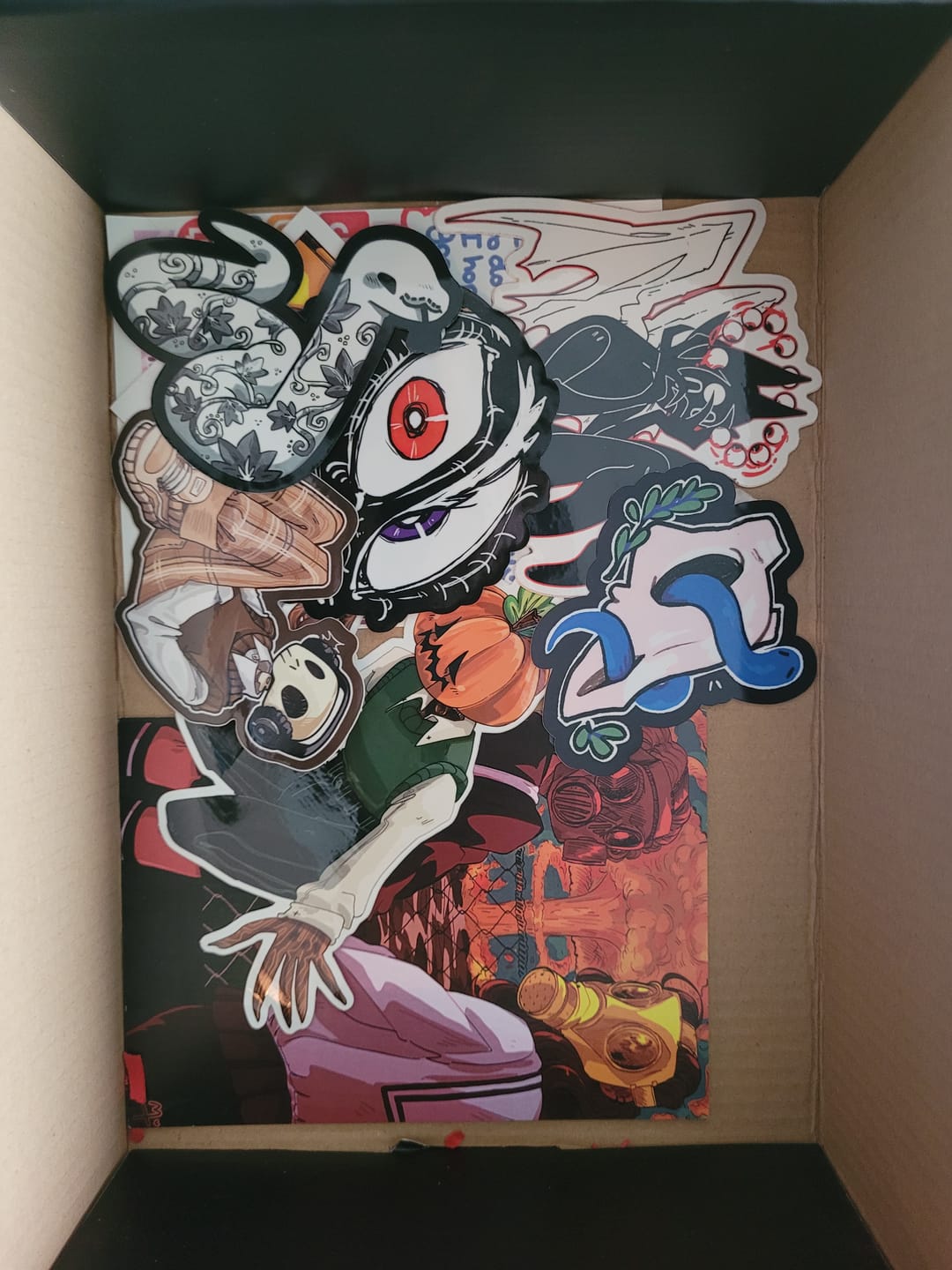 Customer photo review of Creepy Mystery Gift Box