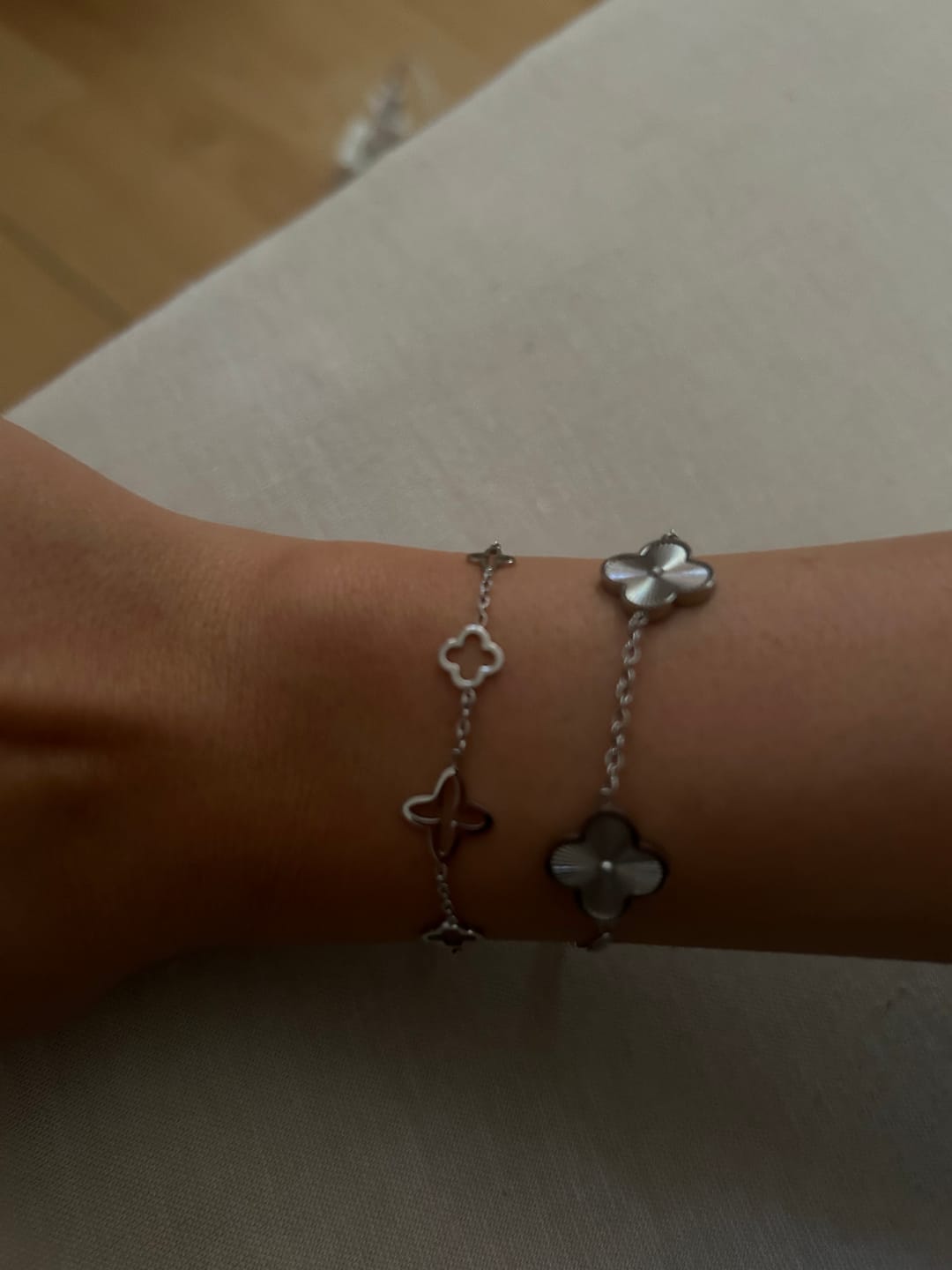 Customer photo review of Shine Clover Armband | 18K vergoldet