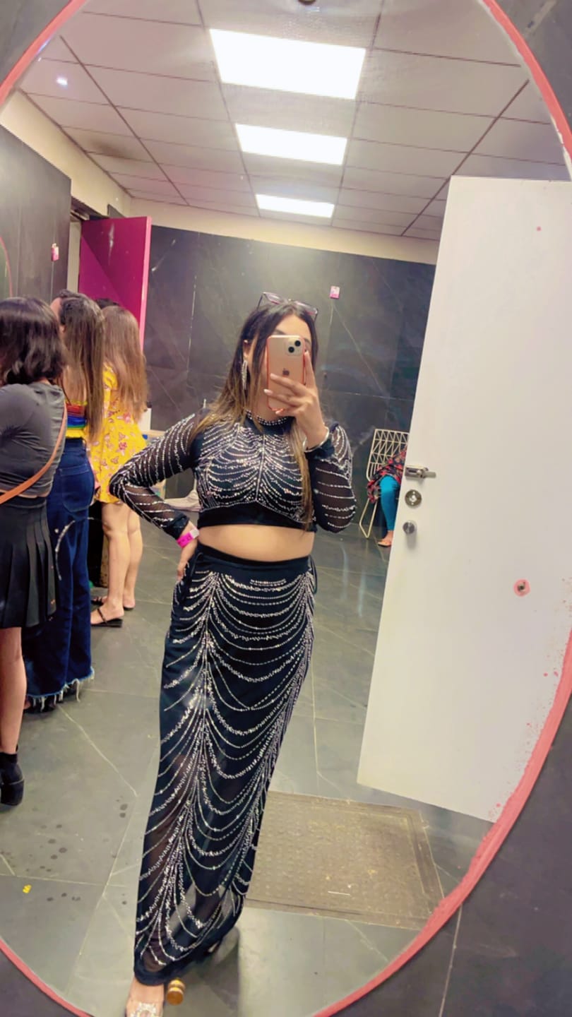 Customer photo review of Hay Luxe Pleated Flowy Maxi Dress