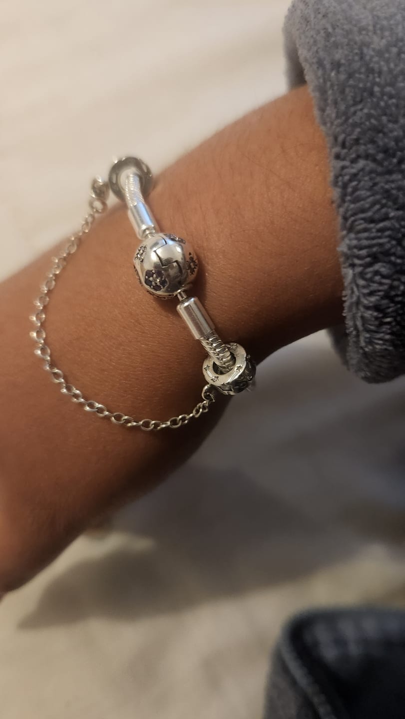 Customer photo review of Pulsera Flores & Mariposas