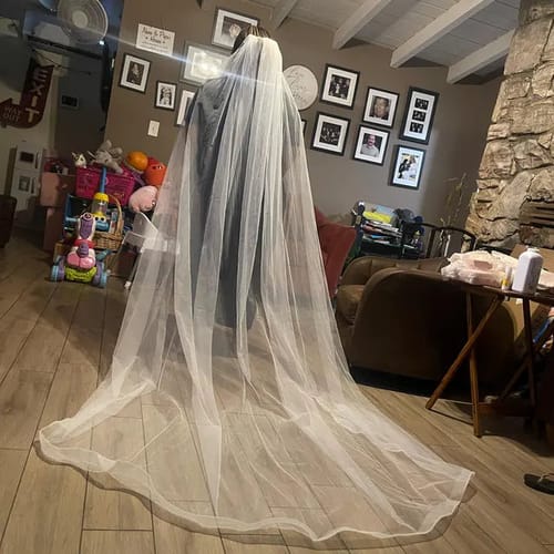 Customer photo review of Cascade Veil with 1 1/2" Horsehair Trim: Cathedral & Chapel Length - CHARLOTTE