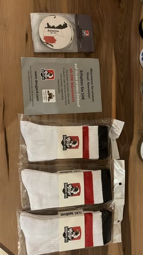 Customer photo review of Weiße Socken, halbhoch,    schwarz-weiß-rot gestreift